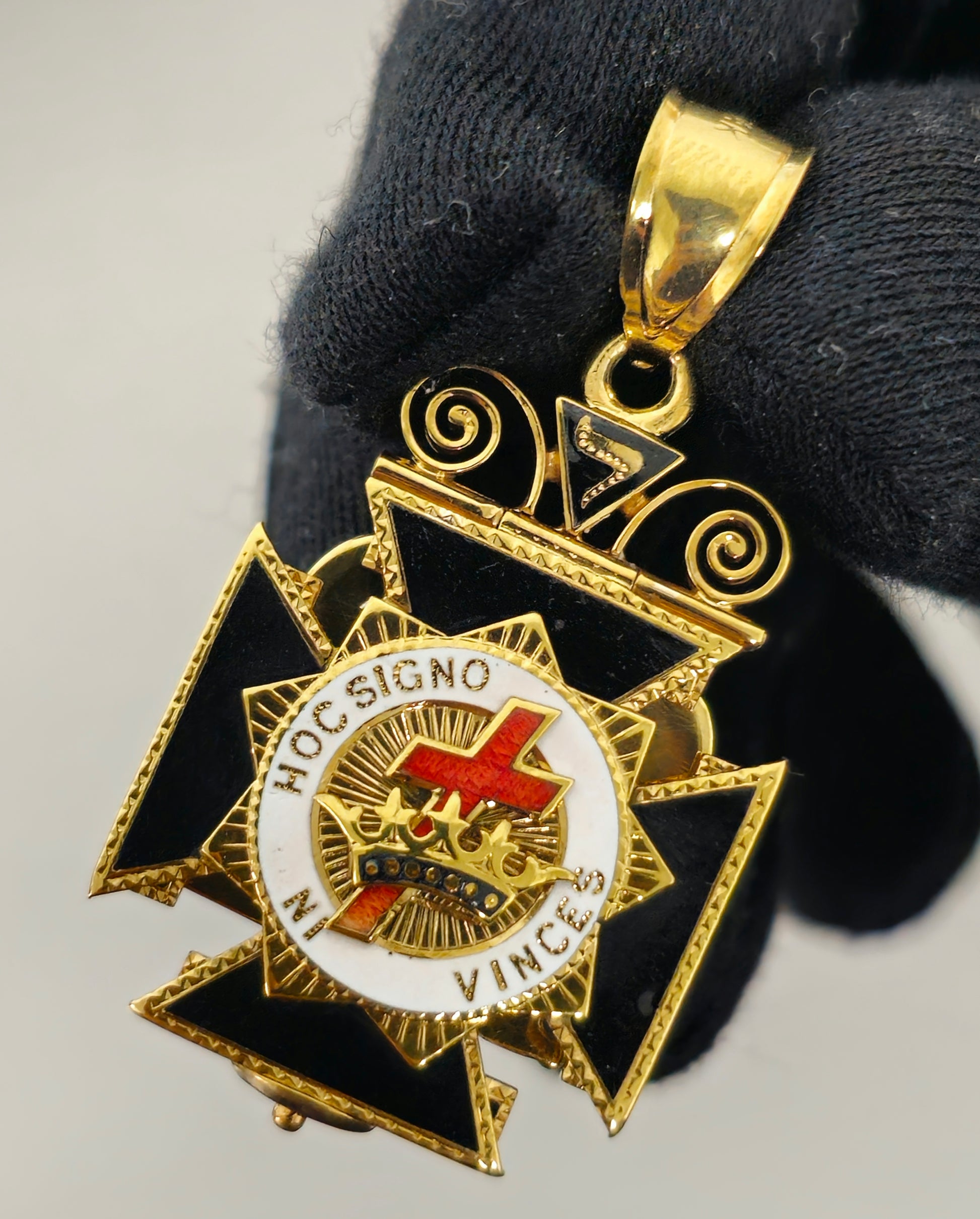 Mid Century European 1.20 Carat Emerald Religious Cross