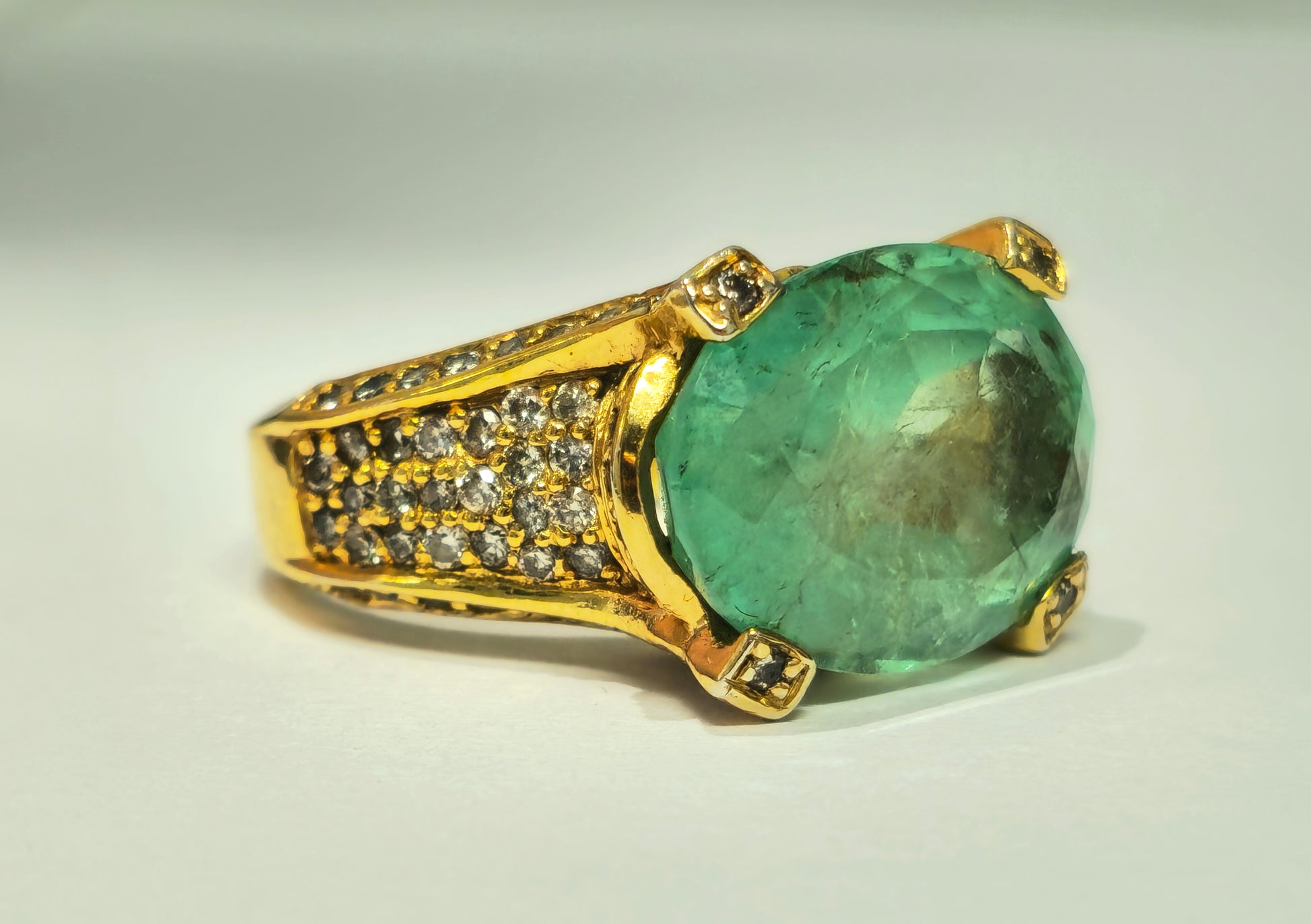 Vintage 11.50ct Colombian Emerald & Diamond Ring in 14K - Pristine Diamonds