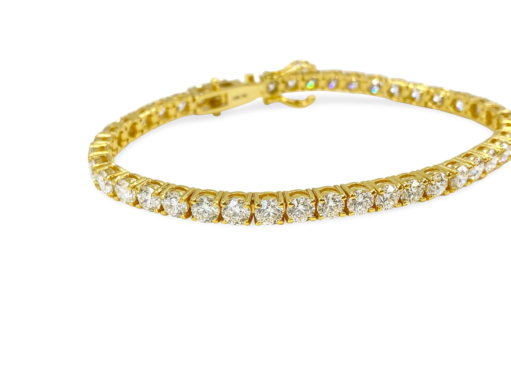 VVS diamond tennis bracelet in 14k gold with 10.50 carats, featuring sparkling diamonds and a sleek, elegant design.